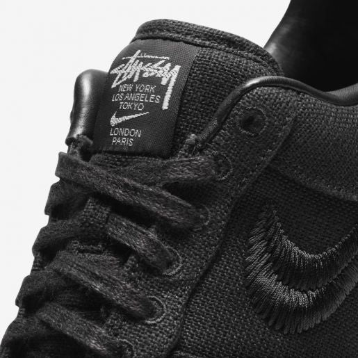 Tênis Stussy x Nike Air Force 1 Triple Black