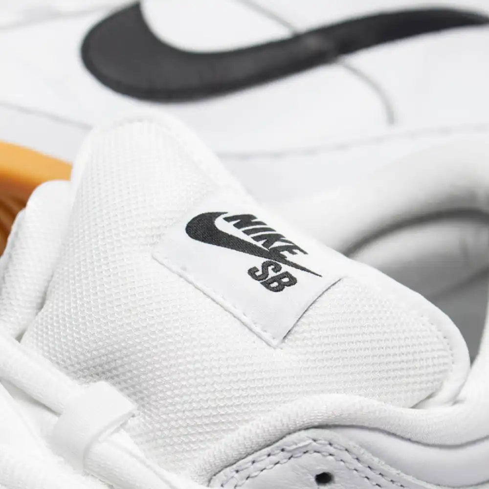 Tênis Nike SB Dunk Low Pro White Gum